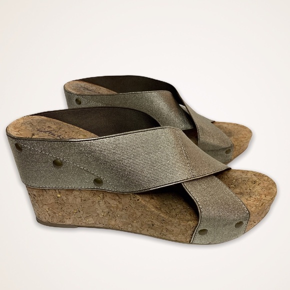 Lucky Brand Shoes - ♣️ Lucky Brand Miller Gold Cork Wedges